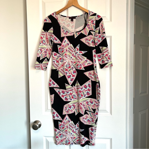 Material Girl Dresses & Skirts - Material Girl Geometric Print Bodycon Dress – 3/4 Sleeve